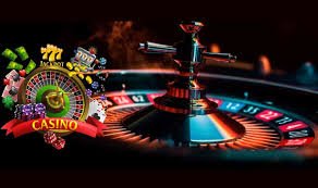 Tim rajapola slot di kantor dengan peralatan streaming live casino dan server keamanan